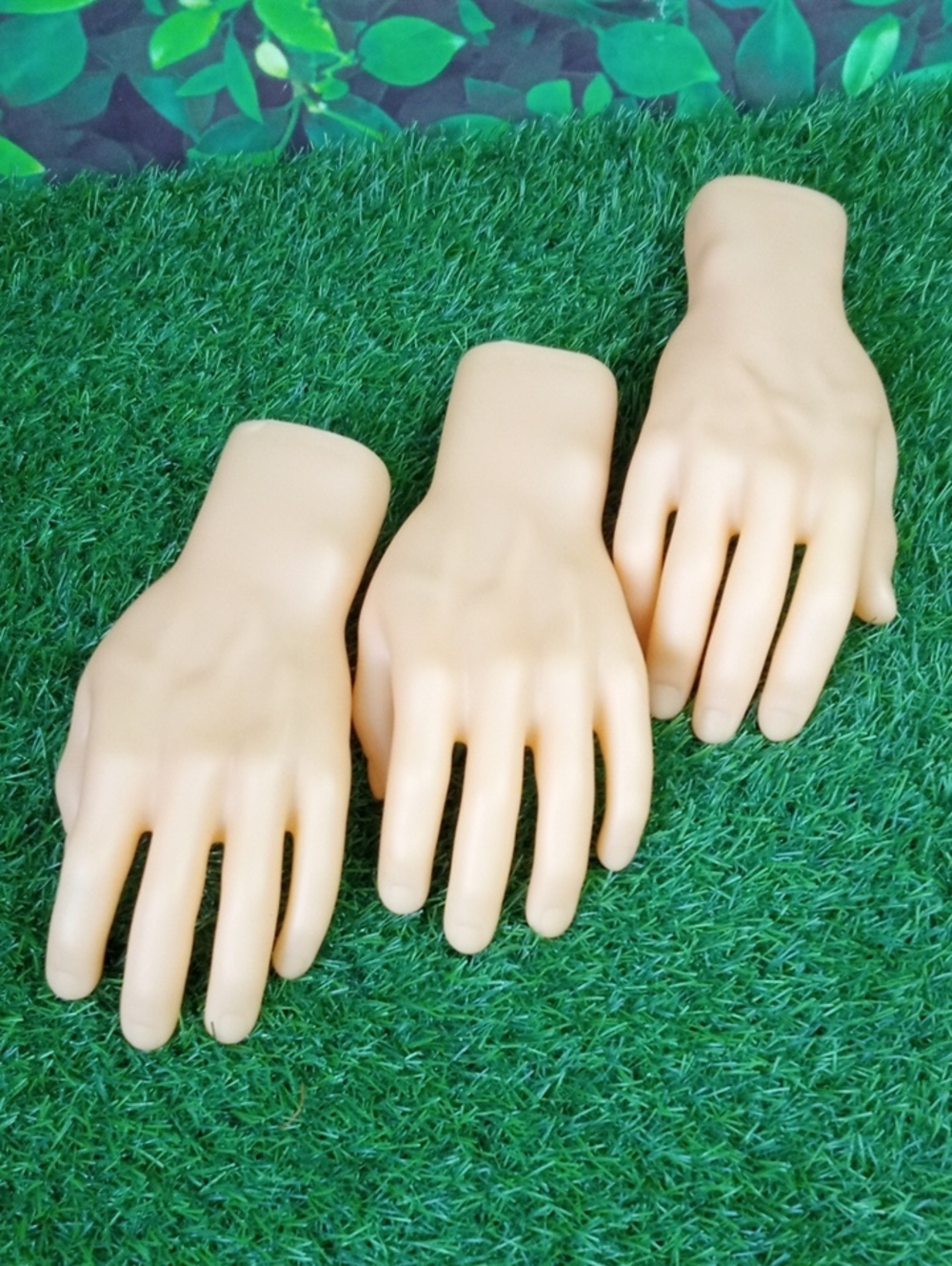 👻 Neutral Skin-Tone Plastic Hands Decor